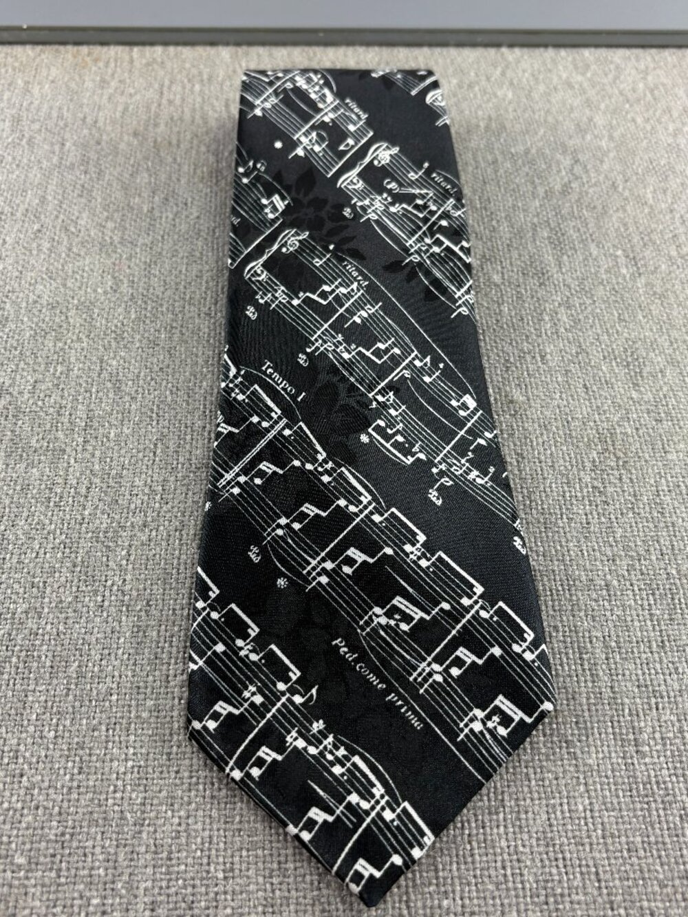 Ambassador Black / White Musical Notes Men's Tie 3 1/2" x 59"